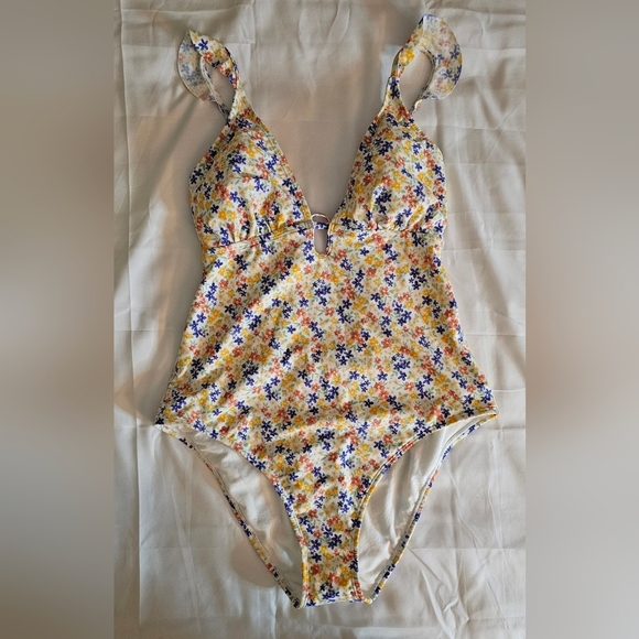 Shade & Shore Other - Shade & Shore Ditsy Floral Ruffle Plunge One-Piece Swimsuit - Size Large